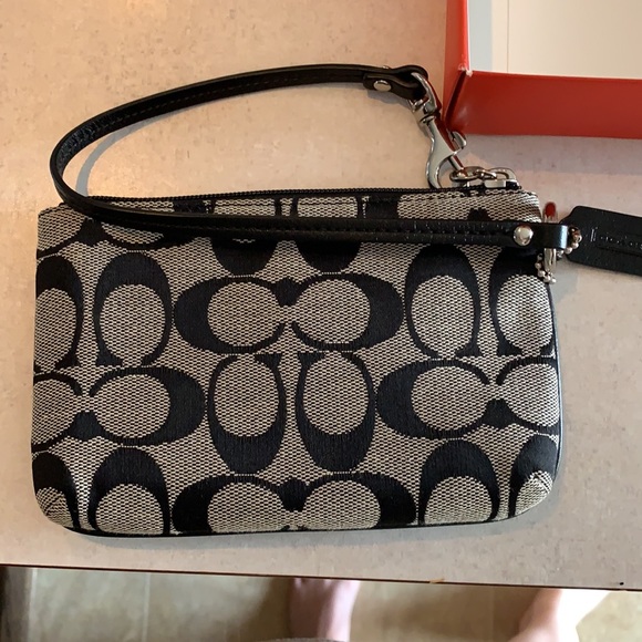 Small coach wristlet BRAND NEW- never used - Picture 3 of 6